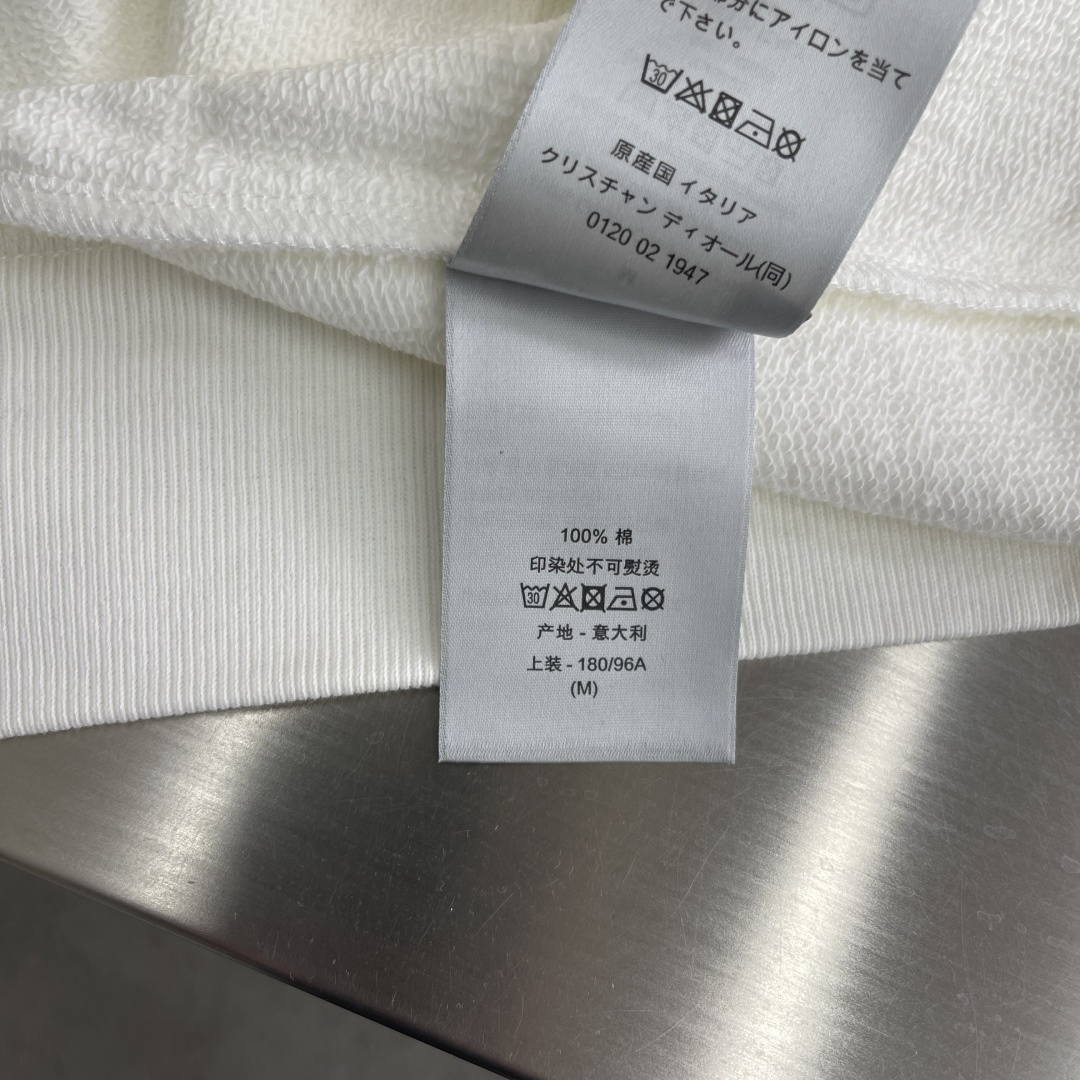 -Dio 新款🍀卫衣，这款卫衣是乔纳森。安德森(Jonathan Anderson)通过Dio* Clo