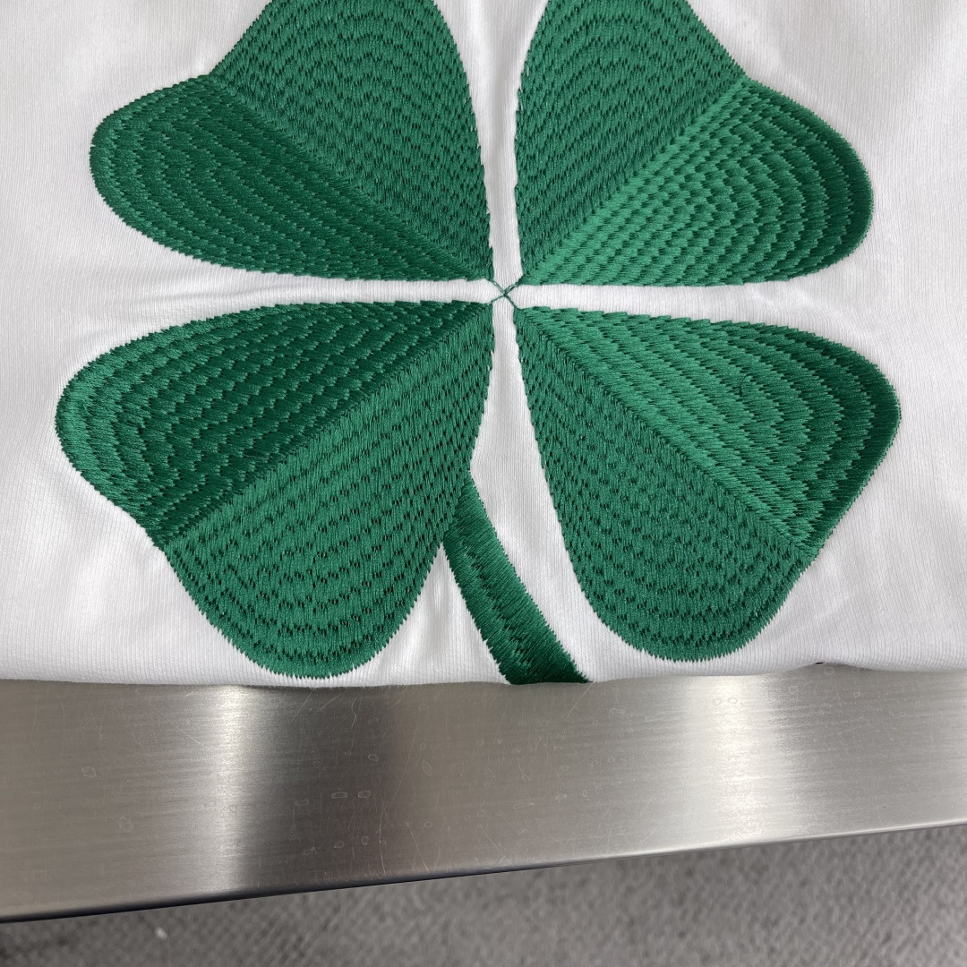 -Dio 新款🍀卫衣，这款卫衣是乔纳森。安德森(Jonathan Anderson)通过Dio* Clo