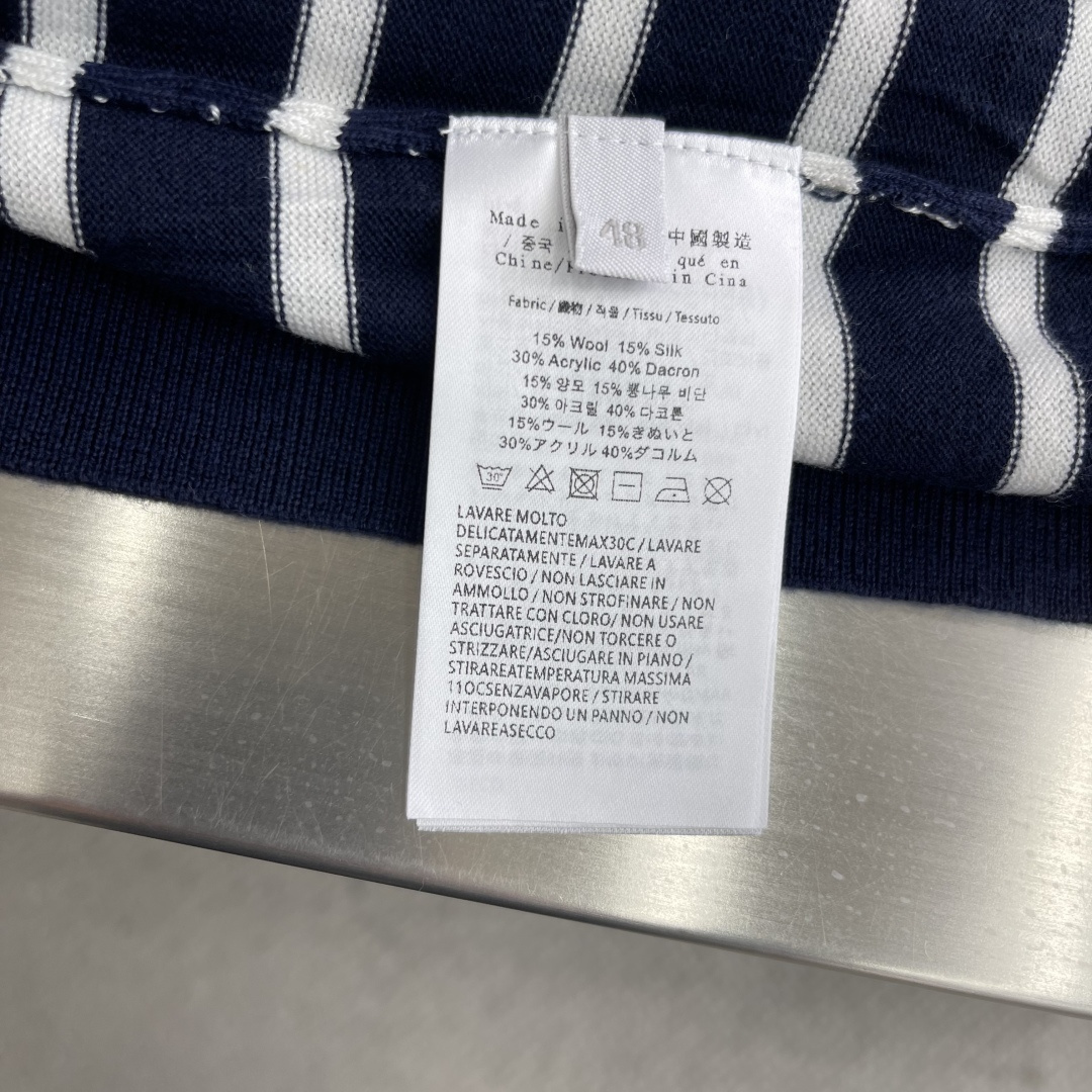 -BC 新款蓝白条针织短袖，这款蓝白条纹针织短袖，经典海魂衫设计，圆领+横条纹，复古又百搭!面料柔软亲肤