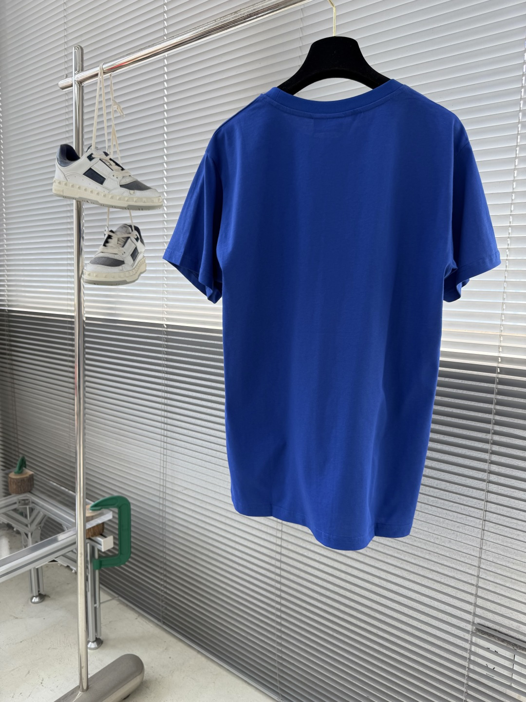 -GUCC 26ss新款饰印花桑蚕丝混纺针织T恤隆重推出2026春夏系列。这款款式灵感源自La Fami