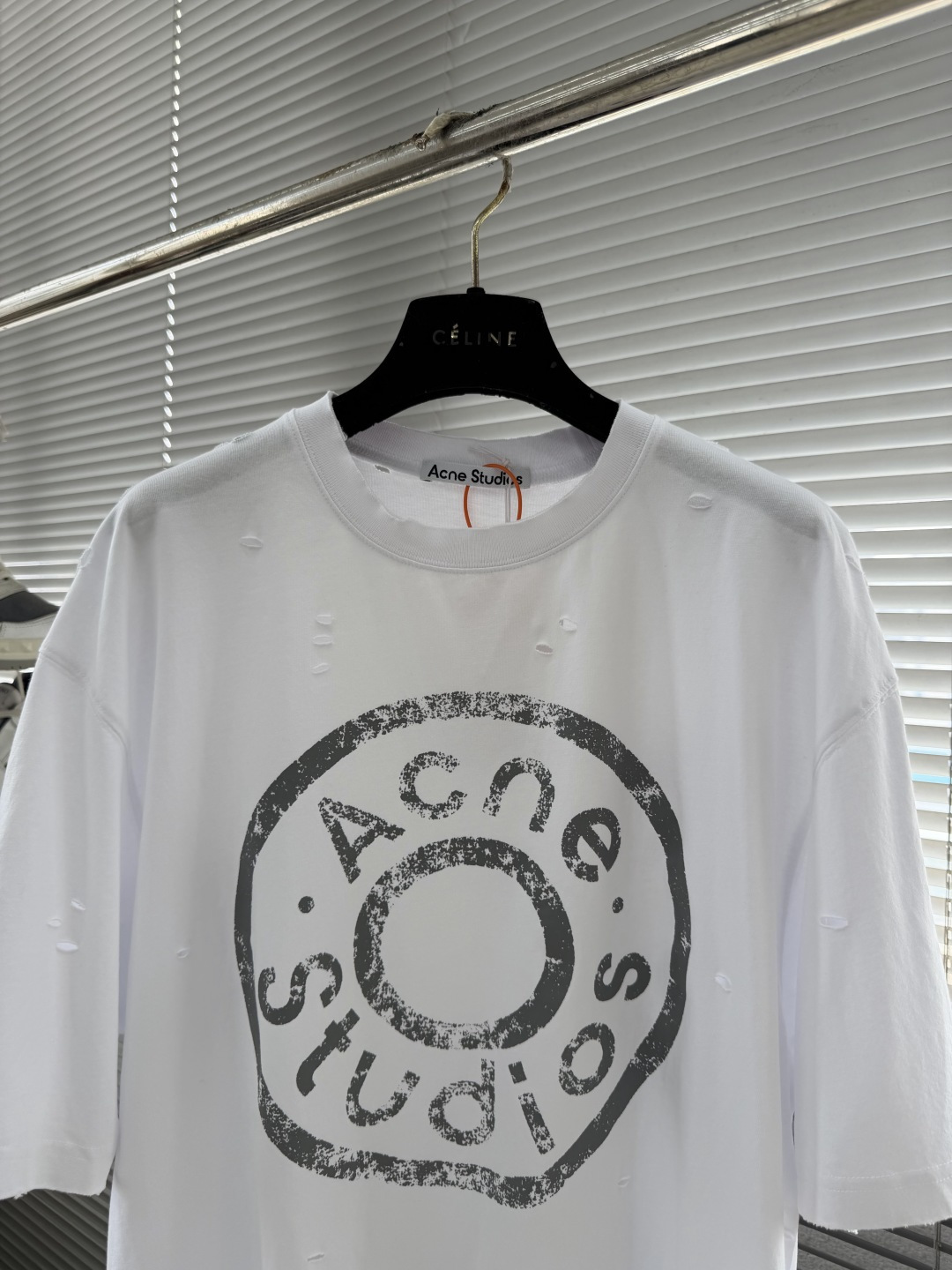-Acne Studios 做旧印花短袖定制绘梦双股棉质平纹布艺 质感卓越 舒适贴肤 以深邃黛黑为主色调