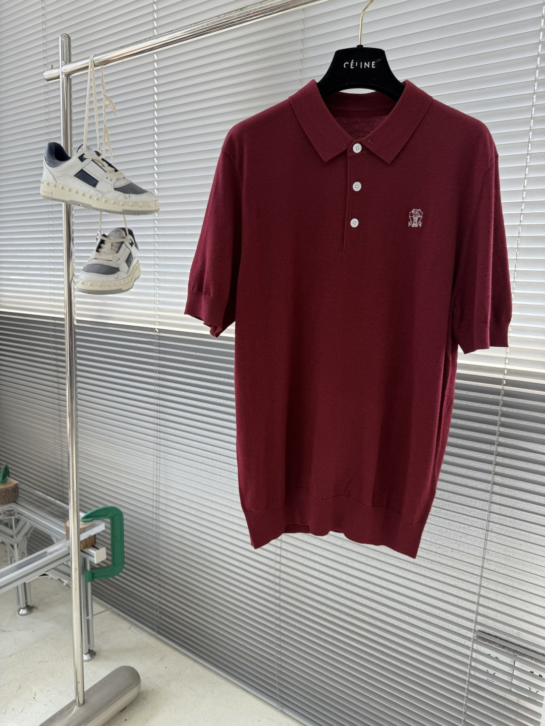 -BC 新款针织Polo衫。这款翻领针织Polo衫柔软舒适，修身剪裁，三粒扣设计+左胸品牌刺绣，细节满分
