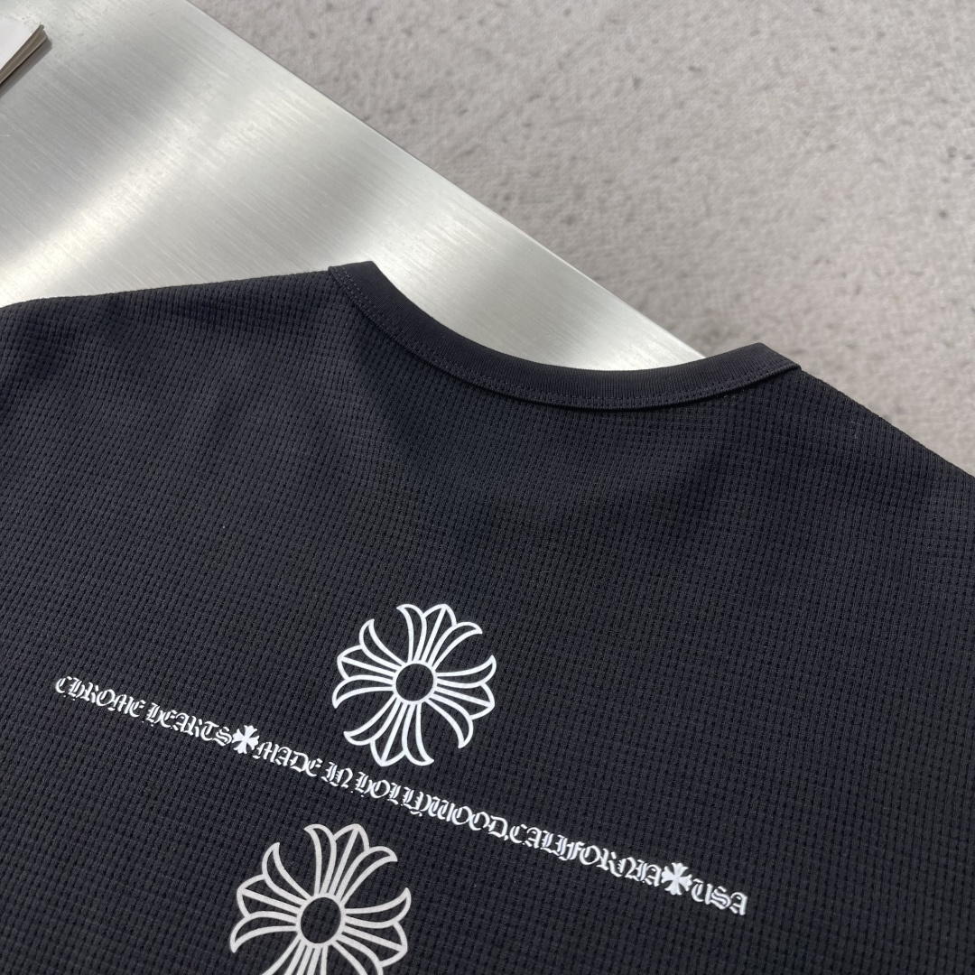 -CH 克罗心 十字花暗纹 华夫格面料采用280克全棉华夫格双层材质 印花采用成衣高温烫画绣花采用进口田