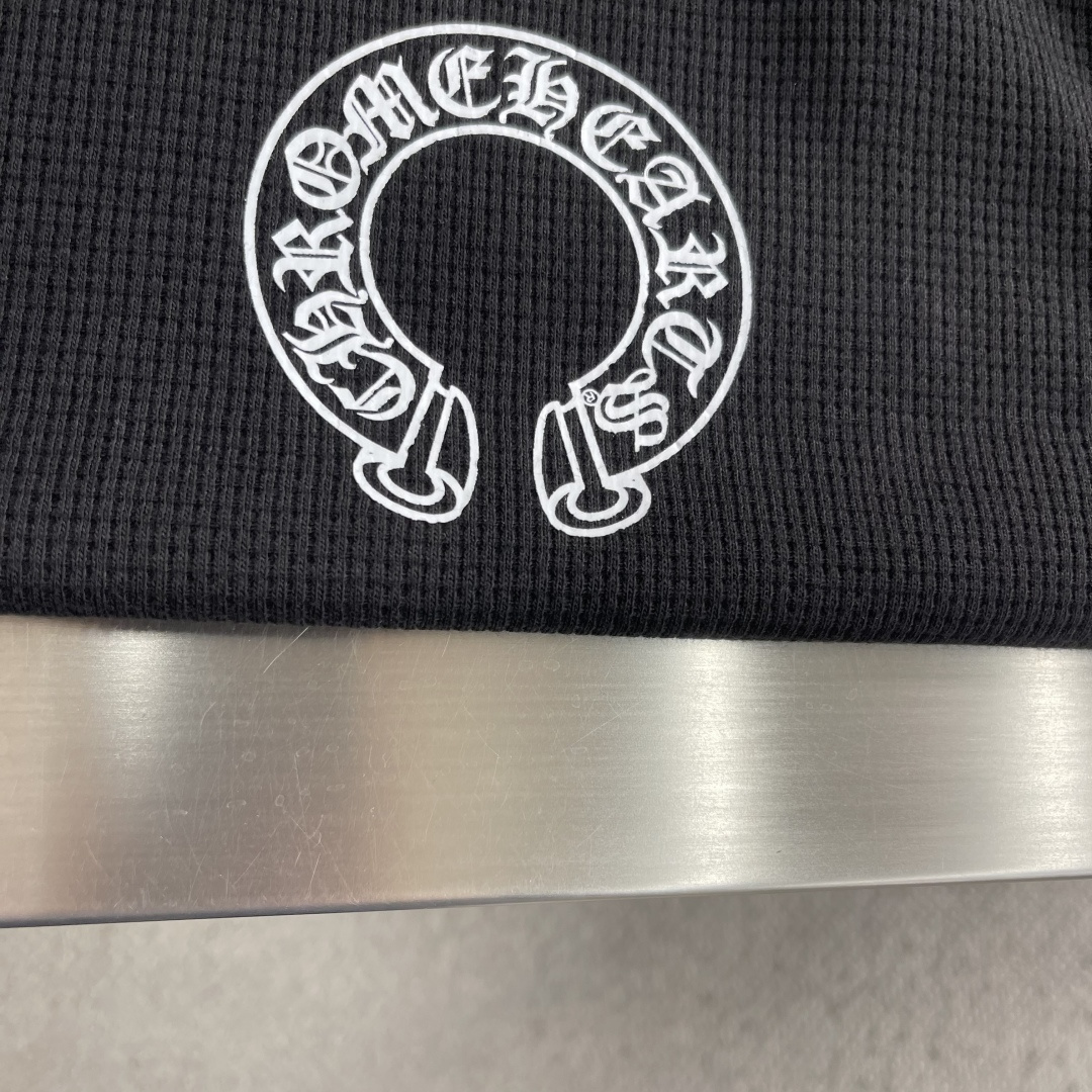 -CH 克罗心 十字花暗纹 华夫格面料采用280克全棉华夫格双层材质 印花采用成衣高温烫画绣花采用进口田