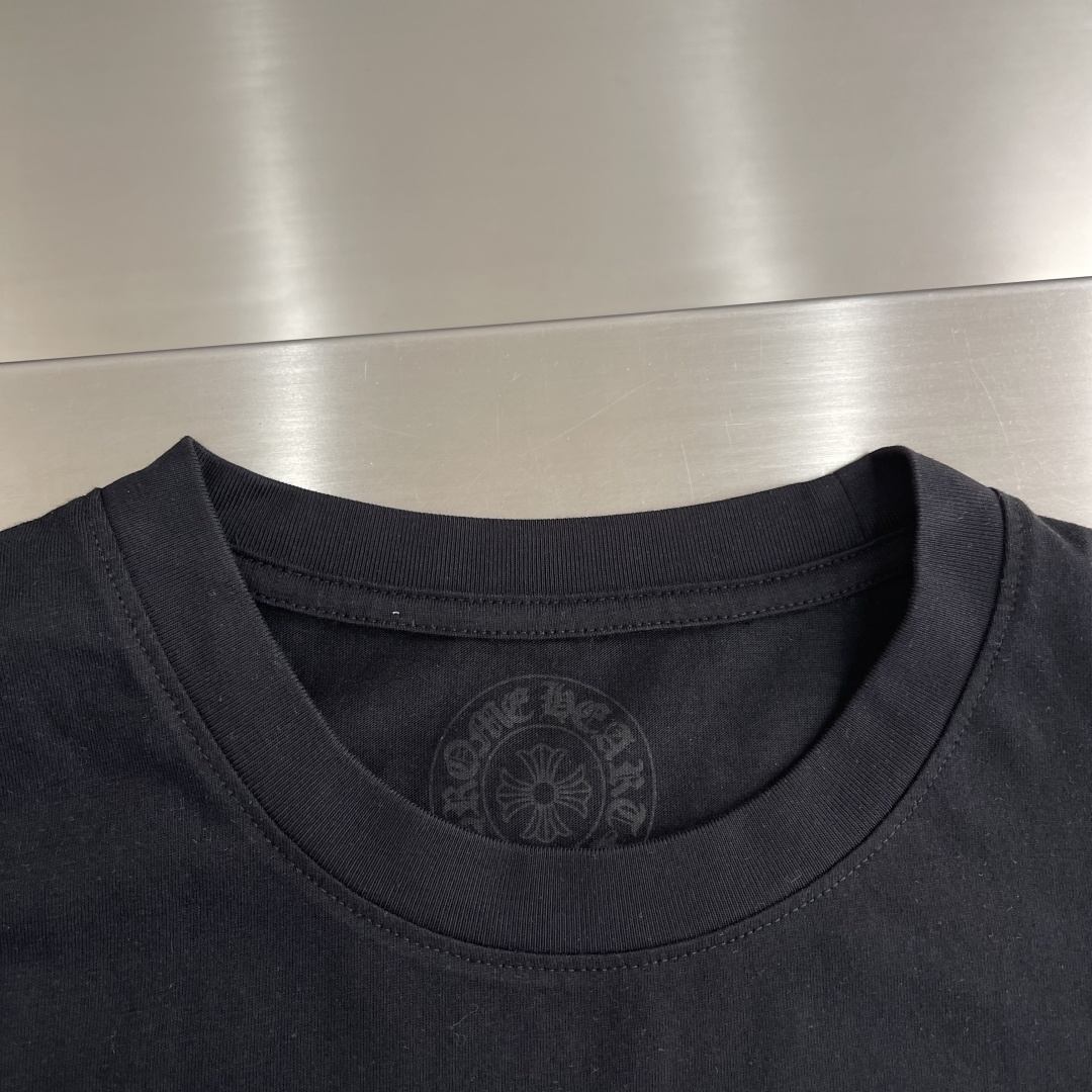 -CH 克罗心 Vintage梵文大十字架短袖面料采用26织220克全棉材质 磨毛处理 上身亲肤印花采用