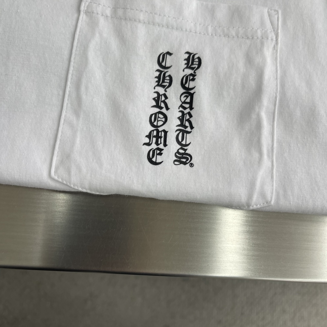 -CH 克罗心 Vintage梵文大十字架短袖面料采用26织220克全棉材质 磨毛处理 上身亲肤印花采用