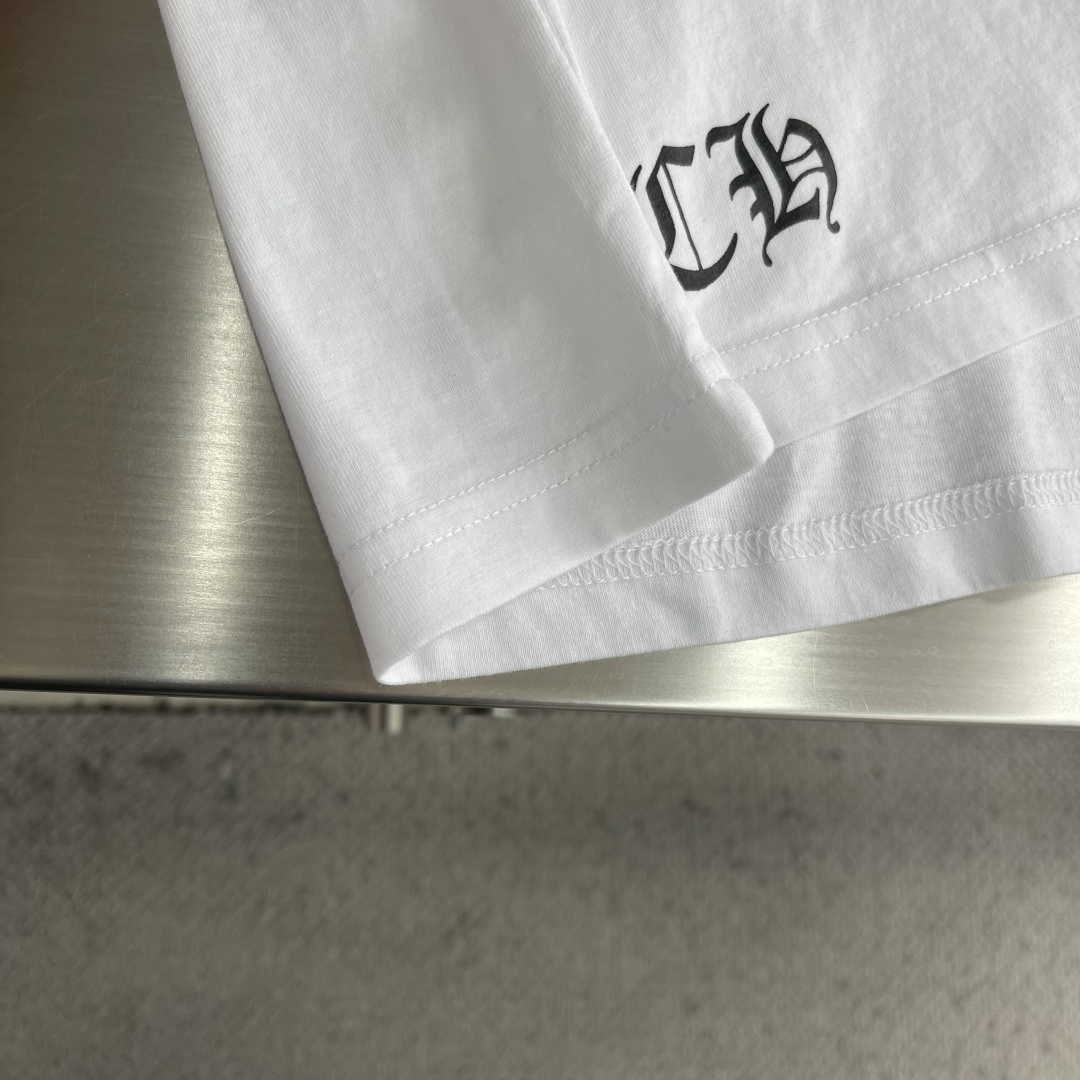 -CH 克罗心 Vintage梵文大十字架短袖面料采用26织220克全棉材质 磨毛处理 上身亲肤印花采用