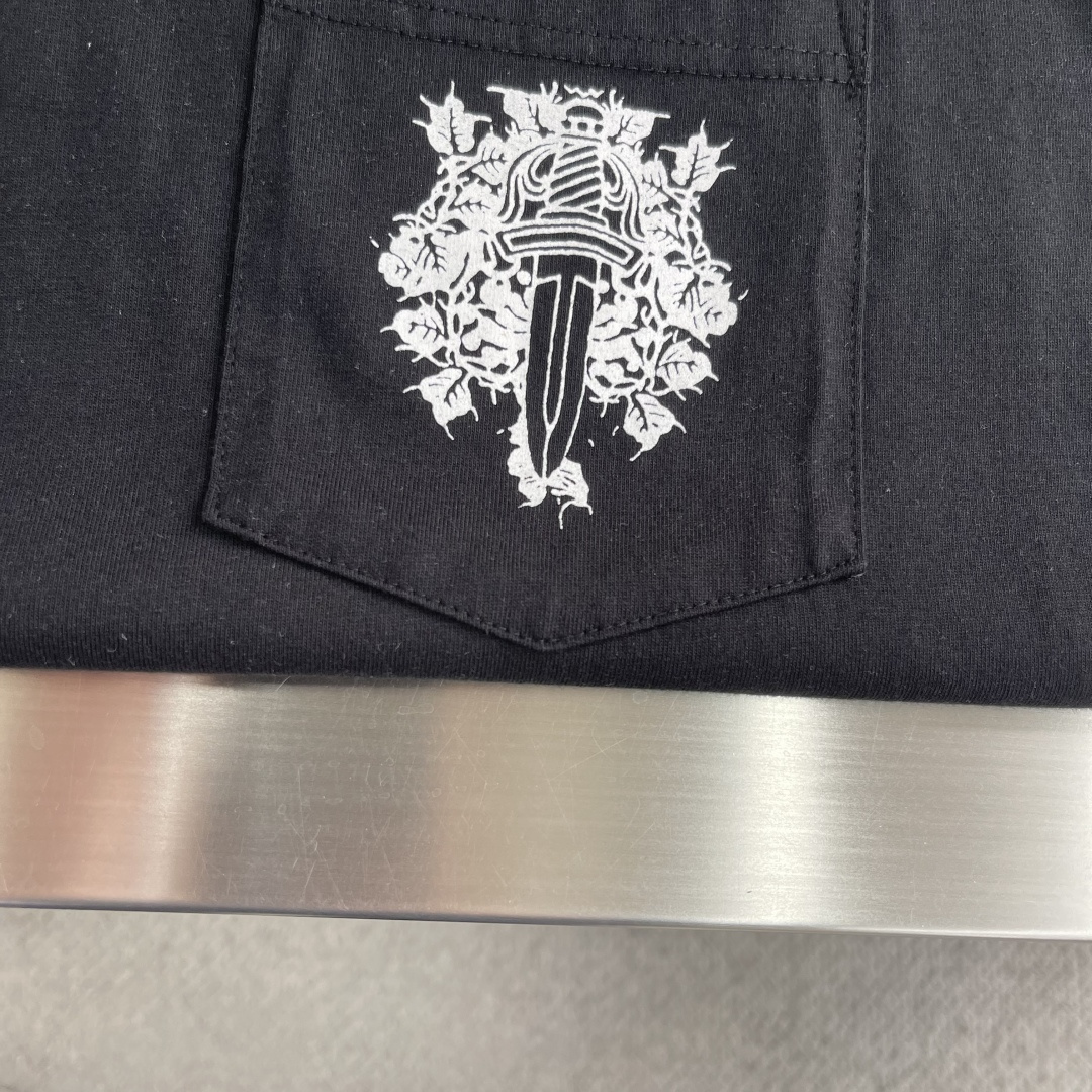 -CH 克罗心 Vintage藤蔓宝剑短袖面料采用26织220克全棉材质 磨毛处理 上身亲肤印花采用高温