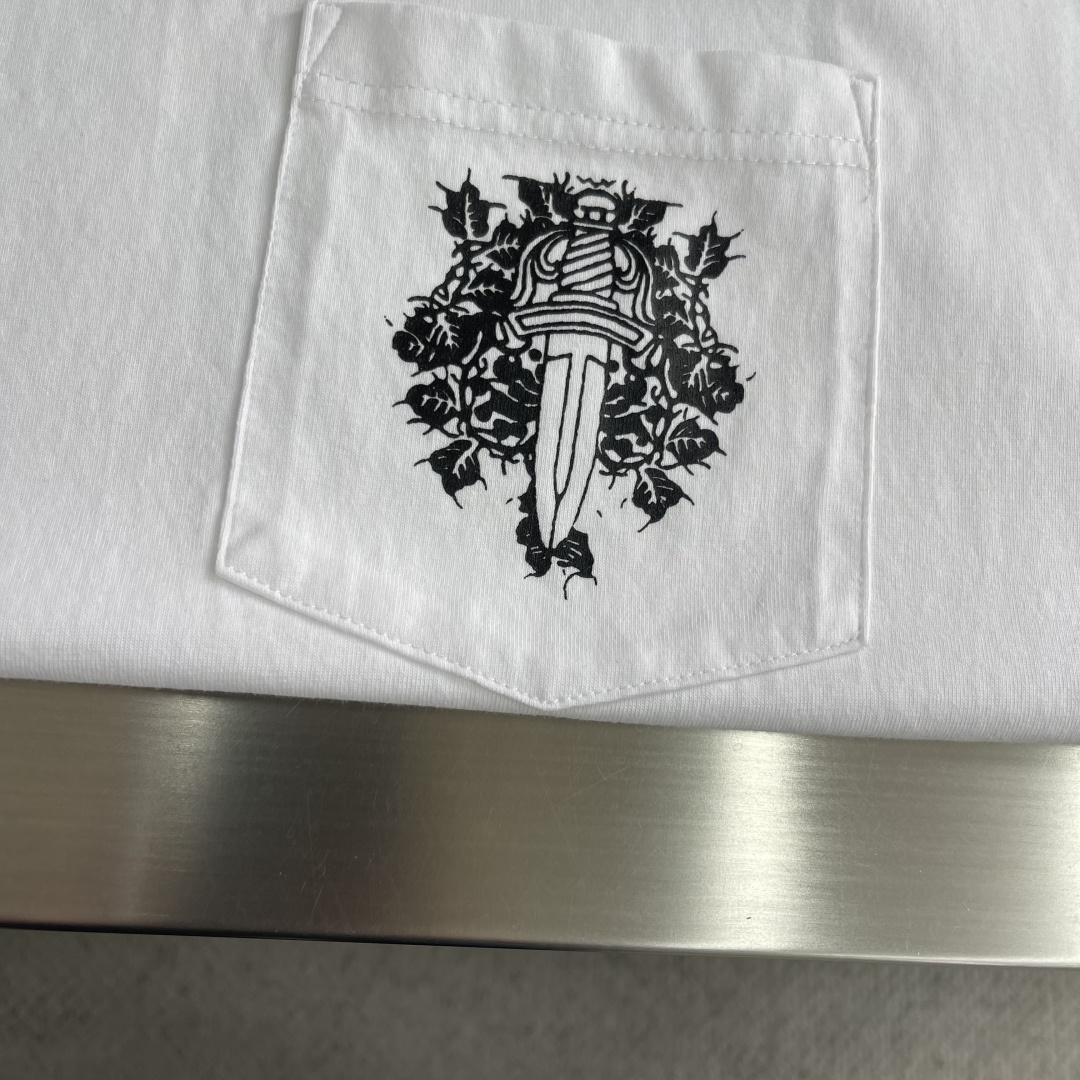 -CH 克罗心 Vintage藤蔓宝剑短袖面料采用26织220克全棉材质 磨毛处理 上身亲肤印花采用高温