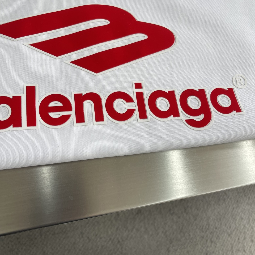 -Balenciag 胸前最新胶印设计 做了洗水磨破工艺 高克重纯棉面料 宽松版型 男女同款尺码：XS 