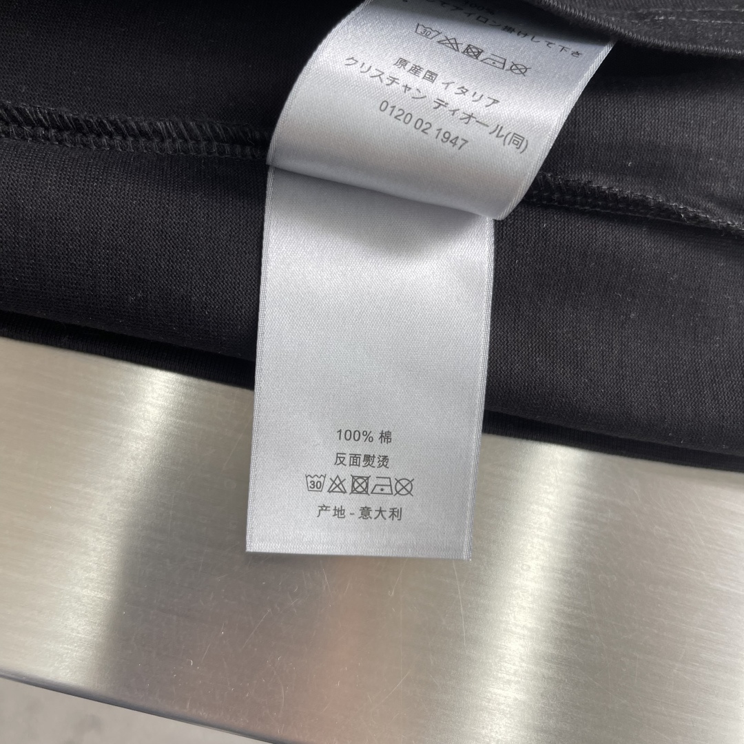 -Dio 2026SS春夏最新款圆领刺绣时尚短袖T恤，官网同步四叶草，进口定制云朵棉面料！贴肤舒适，耐看
