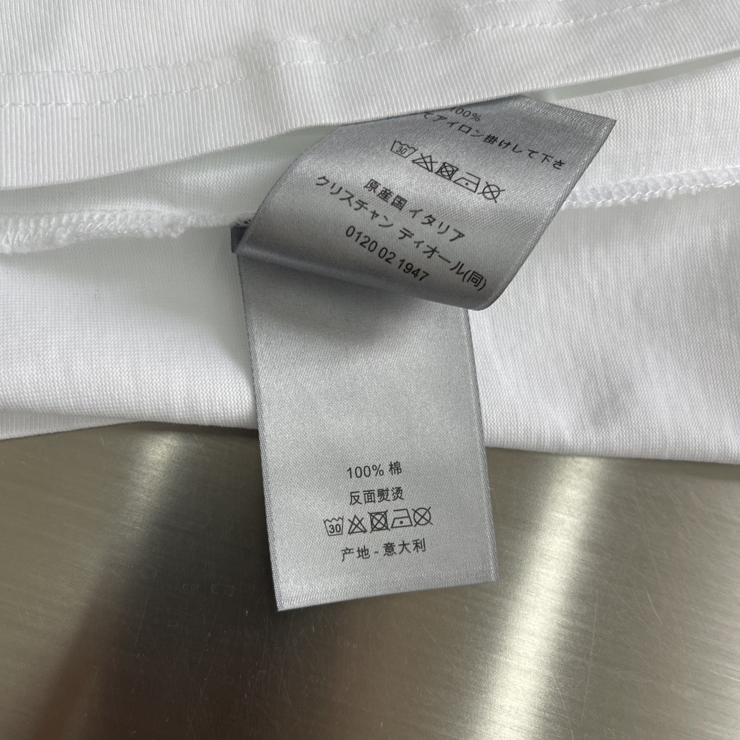 -Dio 2026SS春夏最新款圆领刺绣时尚短袖T恤，官网同步四叶草，进口定制云朵棉面料！贴肤舒适，耐看