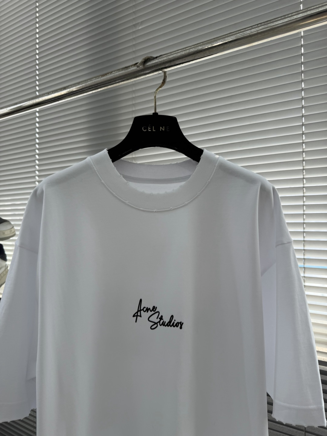 -Acne Studios 手写徽标T恤 ，Acne Studios这款26新款手写字母logoT恤，将