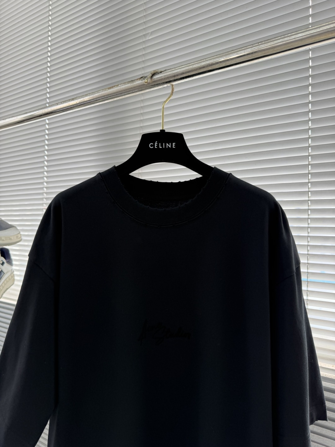 -Acne Studios 手写徽标T恤 ，Acne Studios这款26新款手写字母logoT恤，将