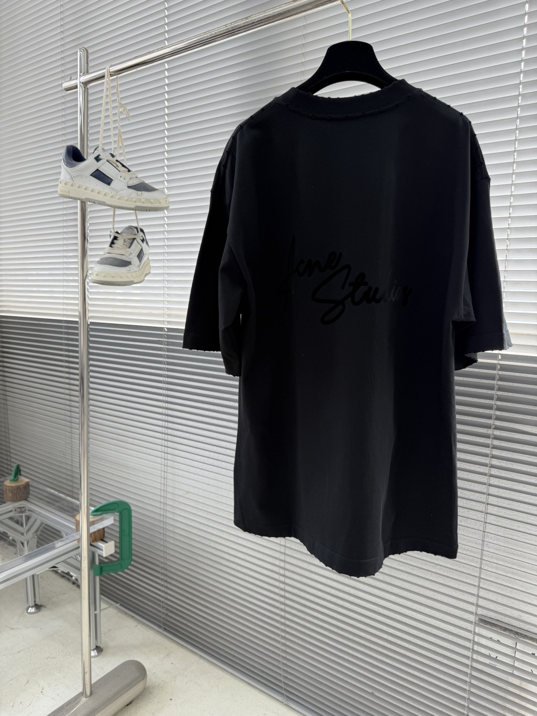 -Acne Studios 手写徽标T恤 ，Acne Studios这款26新款手写字母logoT恤，将