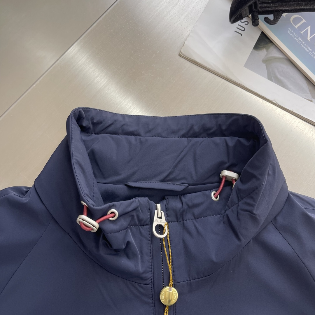 -Loro Piana 2026早春新款立领夹克外套，众多明星都爱穿的时尚百搭单品！喜欢经典简约的朋友,