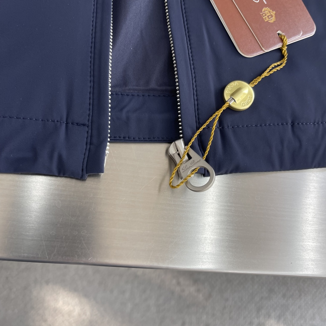 -Loro Piana 2026早春新款立领夹克外套，众多明星都爱穿的时尚百搭单品！喜欢经典简约的朋友,