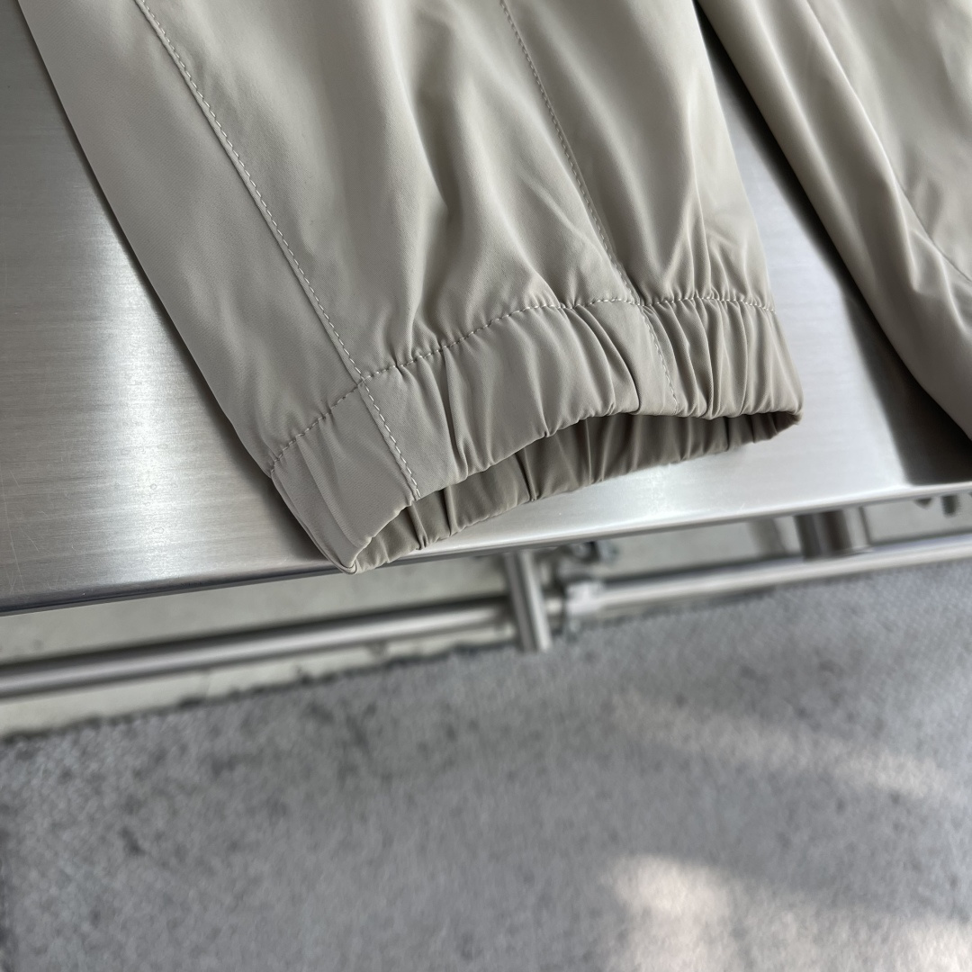 -Loro Piana 2026早春新款立领夹克外套，众多明星都爱穿的时尚百搭单品！喜欢经典简约的朋友,