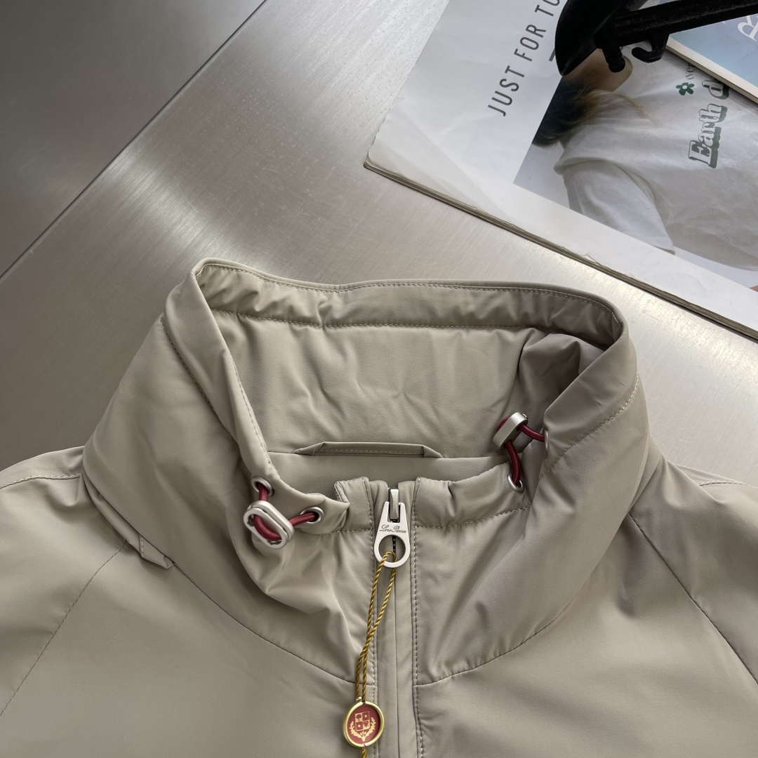 -Loro Piana 2026早春新款立领夹克外套，众多明星都爱穿的时尚百搭单品！喜欢经典简约的朋友,