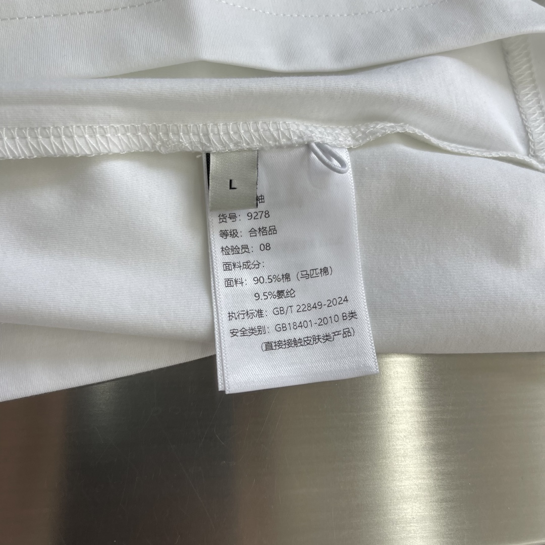-DG 26春夏短袖T恤新款 面料定织定染，采用240克双股双纱全棉面料，经过洗水处理，手感更加舒适。纯