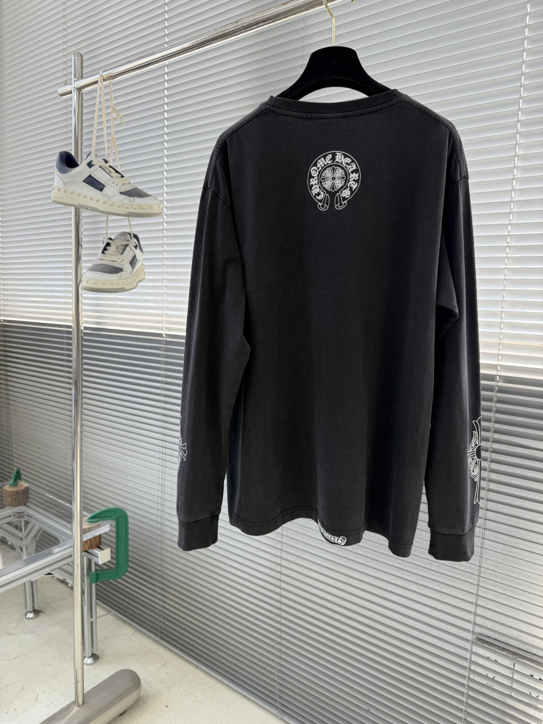 -CH 克罗心 Vintage十字马蹄藤蔓宝剑水洗长袖面料采用26织220克全棉材质 磨毛处理 做旧洗水