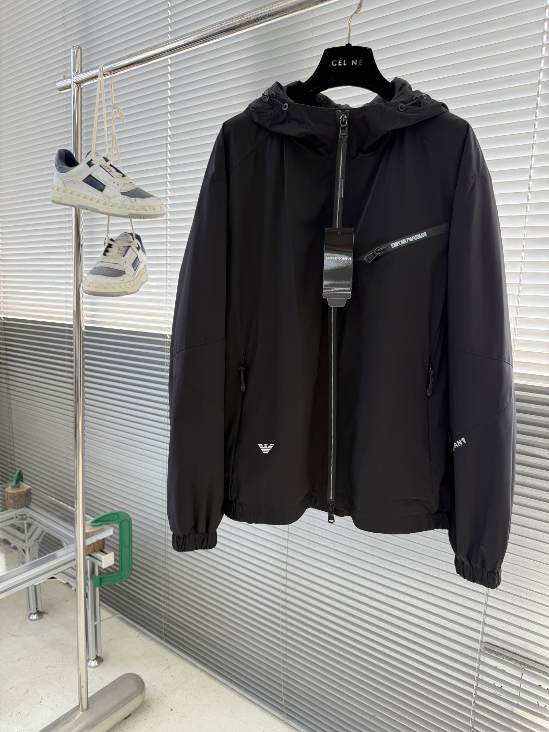 NO:743385,The highest version on the market, the girl inspects the goods, trims the three marks on the threads, and delivers the goods. You can send pictures and videos. If you want quality and service, please add me on WeChat. We will not accept urgent orders. -EA Ama Ni 26 spring hooded jacket, simple and fashionable commuter jacket, top imported nylon fabric, customized original hardware accessories, very soft texture, super good fit, super stylish and handsome upper body, size 48-56 (M-3XL), men's clothing, jackets & coats, jackets &  coats, hats,19860909市面最高版本小妹验货、修剪线头上三标、发货可发图及拍视频,要品质要服务的加我微信,不接急单. -EA 阿玛泥 26年春季连帽夹克 简约时尚通勤外套 顶级进口锦纶面料 定制原版五金配件 质感很轻柔 超级好版型 上身超级有型的帅气 尺码48-56（M-3XL）,男装,jackets & coats,jackets & coats,hats,,Women's clothing