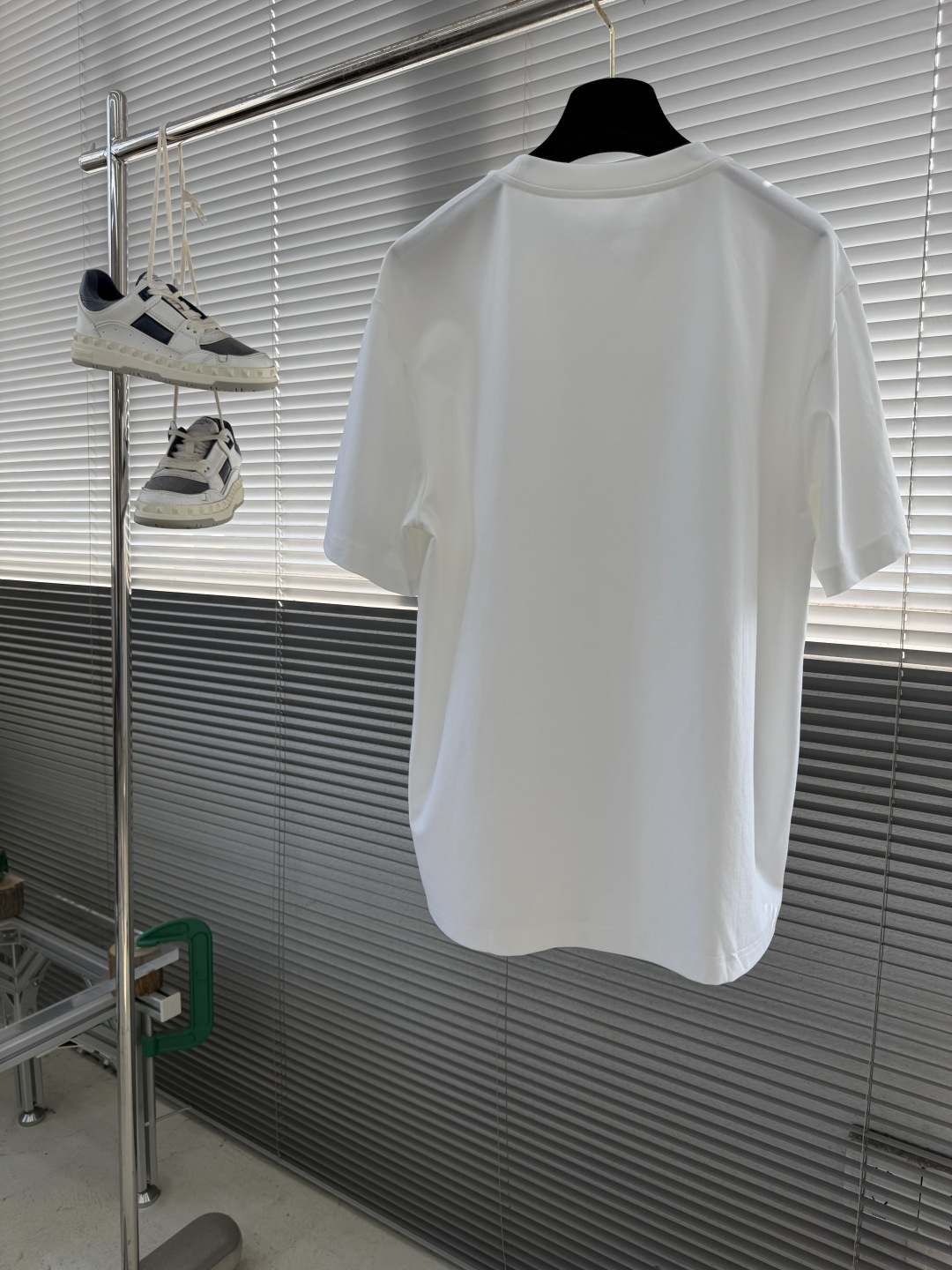 -DG 26春夏短袖T恤新款 面料定织定染，采用240克双股双纱全棉面料，经过洗水处理，手感更加舒适。纯