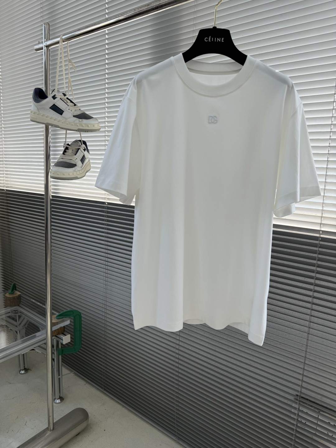 -DG 26春夏短袖T恤新款 面料定织定染，采用240克双股双纱全棉面料，经过洗水处理，手感更加舒适。纯