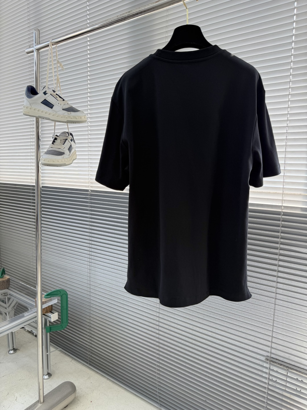 -PRAD 26春夏短袖T恤新款 最新三角珐琅系列面料定织定染，采用240克双股双纱全棉面料，经过洗水处