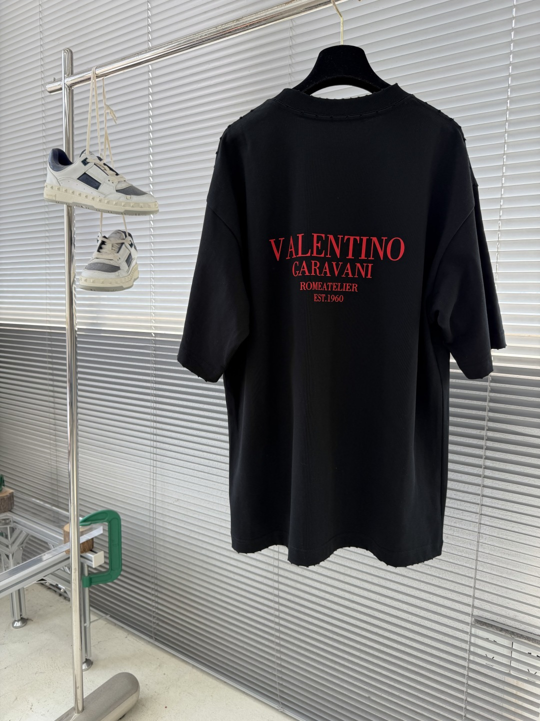 -VLTN 大字母印花高克重棉质春日短袖T恤这件Valen**高克重纯棉材质，厚实有质感，亲肤又透气，每