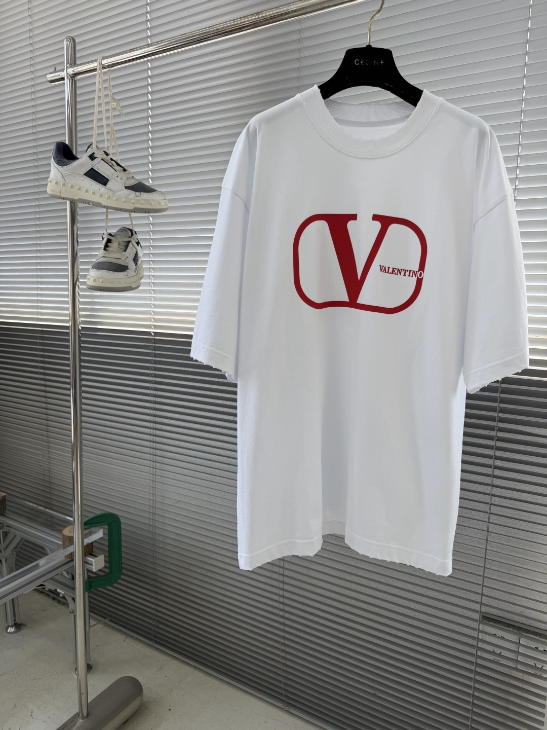 -VLTN 大字母印花高克重棉质春日短袖T恤这件Valen**高克重纯棉材质，厚实有质感，亲肤又透气，每