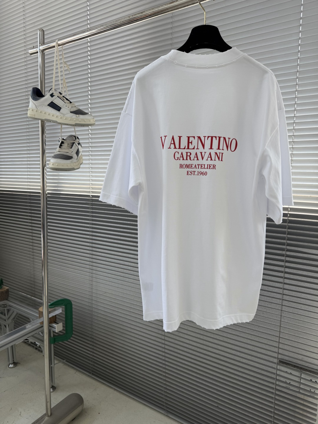 -VLTN 大字母印花高克重棉质春日短袖T恤这件Valen**高克重纯棉材质，厚实有质感，亲肤又透气，每