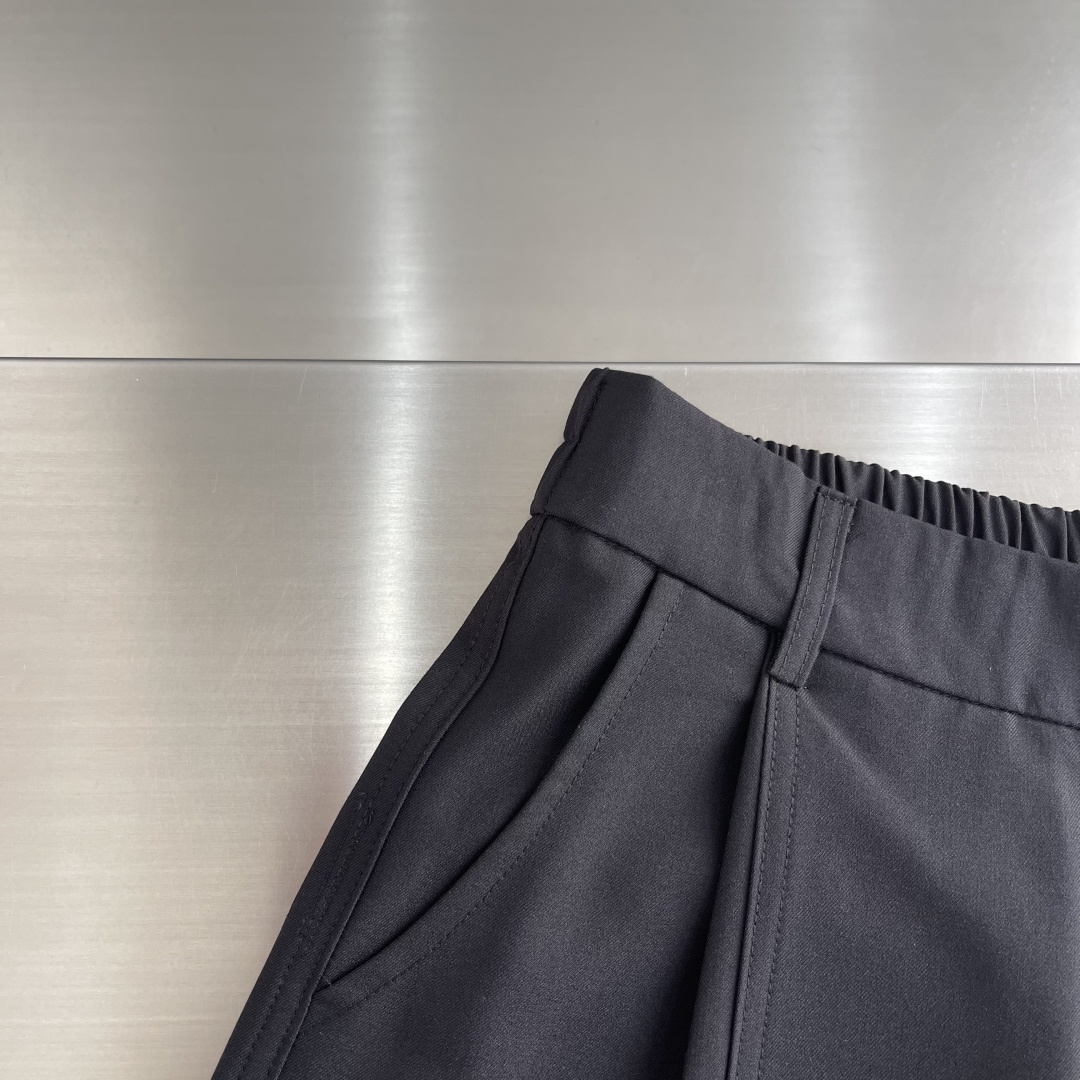 -LOEW 26年春夏季新款休闲裤，采用进口优质西装面料，超级舒适透气！散口设计，侧边标识点缀，版型上身