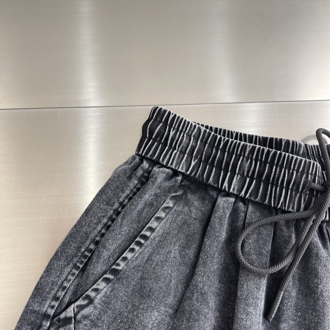 -Wang 大王 26年新款弯刀裤，粗斜纹洗水棉布 全衣重洗水 砂洗 洗后面料更柔软亲肤，裤脚侧向饰有 