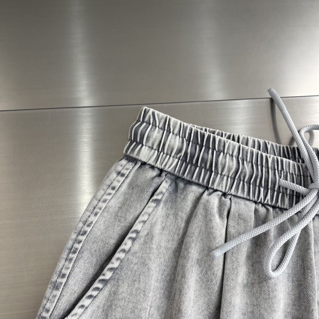 -Wang 大王 26年新款弯刀裤，粗斜纹洗水棉布 全衣重洗水 砂洗 洗后面料更柔软亲肤，裤脚侧向饰有 