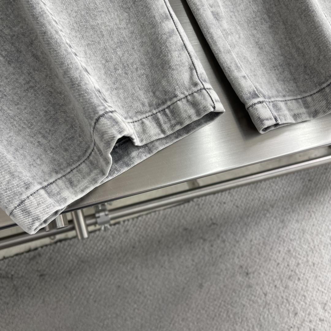 -Wang 大王 26年新款弯刀裤，粗斜纹洗水棉布 全衣重洗水 砂洗 洗后面料更柔软亲肤，裤脚侧向饰有 