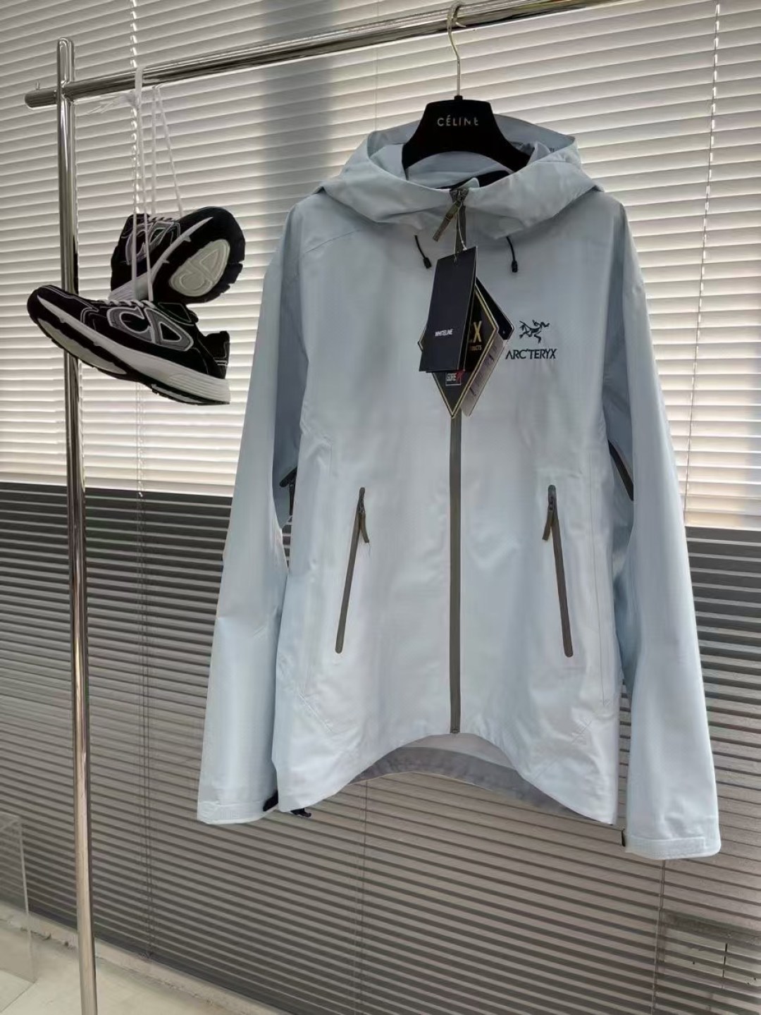 NO:743334,The highest version on the market, the girl inspects the goods, trims the three marks on the threads, and delivers the goods. You can post pictures and take videos. If you want quality or service, please add me on WeChat. We will not accept urgent orders. - Niaojia beta LT series jacket. Official website of the same classic hard shell outdoor warm, windproof and water-repellent. Professional-grade outdoor hooded jacket, jacket, polar waterproof jacket!  Suitable for various environments, urban, outdoor, camping, mountain, and sports. The technical fabric takes into account both outdoor activities and urban commuting. This year’s super hot style, the three-dimensional cutting version is also particularly good!  GORE-TEX three-layer laminated fabric, with durabl19860909市面最高版本小妹验货、修剪线头上三标、发货可发图及拍视频,要品质要服务的加我微信,不接急单. - 鸟家 beta LT系列冲锋衣 官网同款经典硬壳户外保暖防风防泼水 .专业级户外连帽冲锋衣夹克外套.极地防水冲锋衣！ 适用于各种环境,城市,户外,露营 山地 运动都OK,科技面料 兼顾户外活动和城市通勤,今年的超级爆款,立体的裁剪版型也特别的好！GORE-TEX 三层压胶面料,具有持久防水 防风的功能性 即使大雨也能防止渗透 防水效果极佳~WaterTight压胶防水拉链 这款拉链可遮挡风雨有效的防止风雨侵入,内里接缝处全部进行压胶处理,压胶平整传教出进行加固处理,防止开胶,哟小的防水防风,WaterTight压胶防水拉链,拉链的密合性有效的防水防风,领口贴心的绒布内衬 亲肤柔软 贴身更舒适,双向拉链内里进行加固处理,有效防撕裂 耐用性强,重磅单品. 码数S-XXL 尺码 肩宽 胸围 袖长 衣长 身高cm 体重kg S 51 112 63 61 158-165 45-55 M 52 118 67 63 170-175 60-70 L 53 124 70 65 175-180 70-80 XL 54 128 72 67 180-185 80-90 XXL 55 132 74 69 185-190 100-110 手工测量1-3cm误差属正常范围,男装,jil sander,jackets & coats,jackets & coats,hats,,Women's clothing