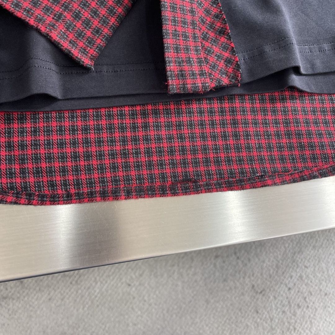 -Balenciag 26ss 假两件红黑格纹拼接衬衫尺码：S .M .L .XL衣长80818283肩