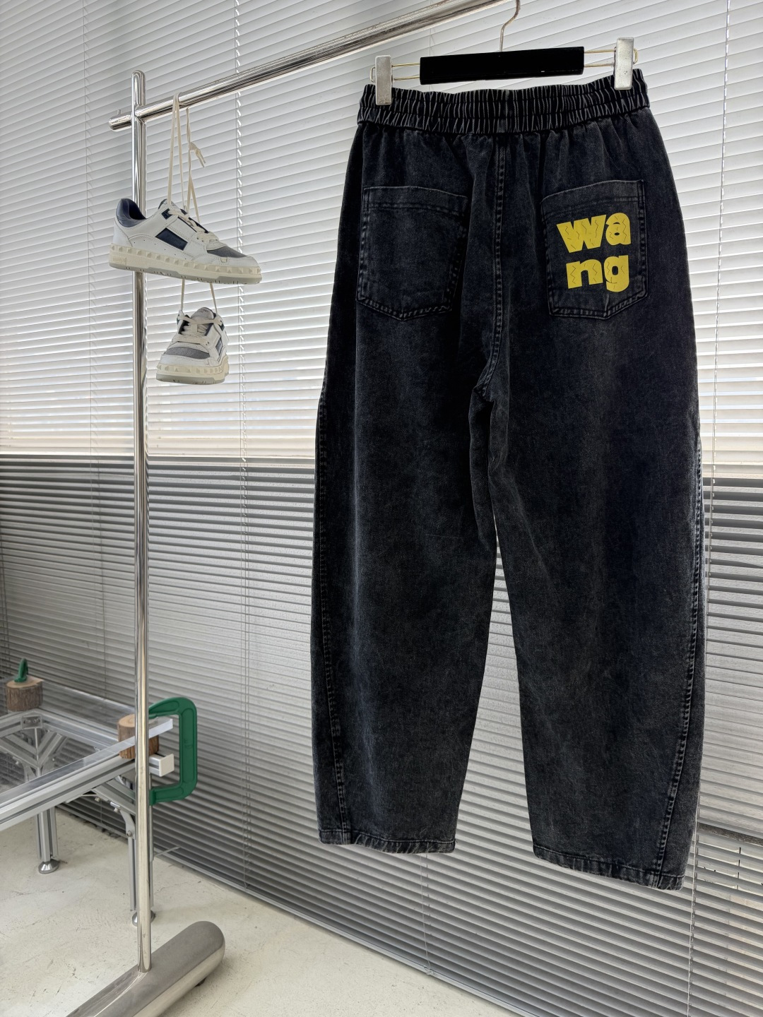 -Wang 大王 26年新款弯刀裤，粗斜纹洗水棉布 全衣重洗水 砂洗 洗后面料更柔软亲肤，裤脚侧向饰有 