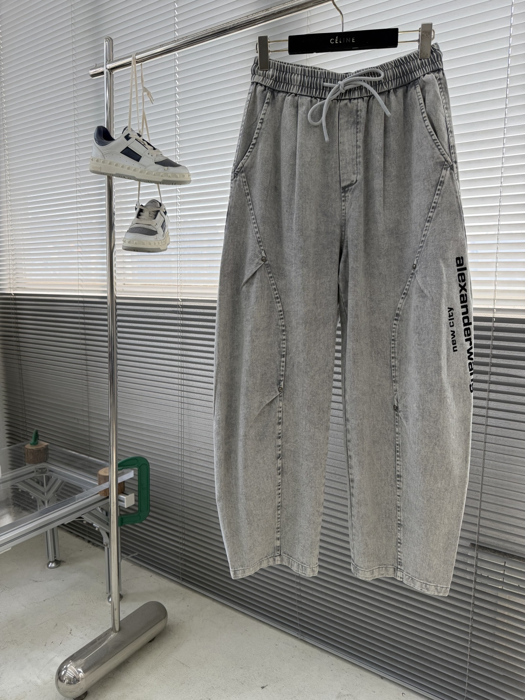 -Wang 大王 26年新款弯刀裤，粗斜纹洗水棉布 全衣重洗水 砂洗 洗后面料更柔软亲肤，裤脚侧向饰有 