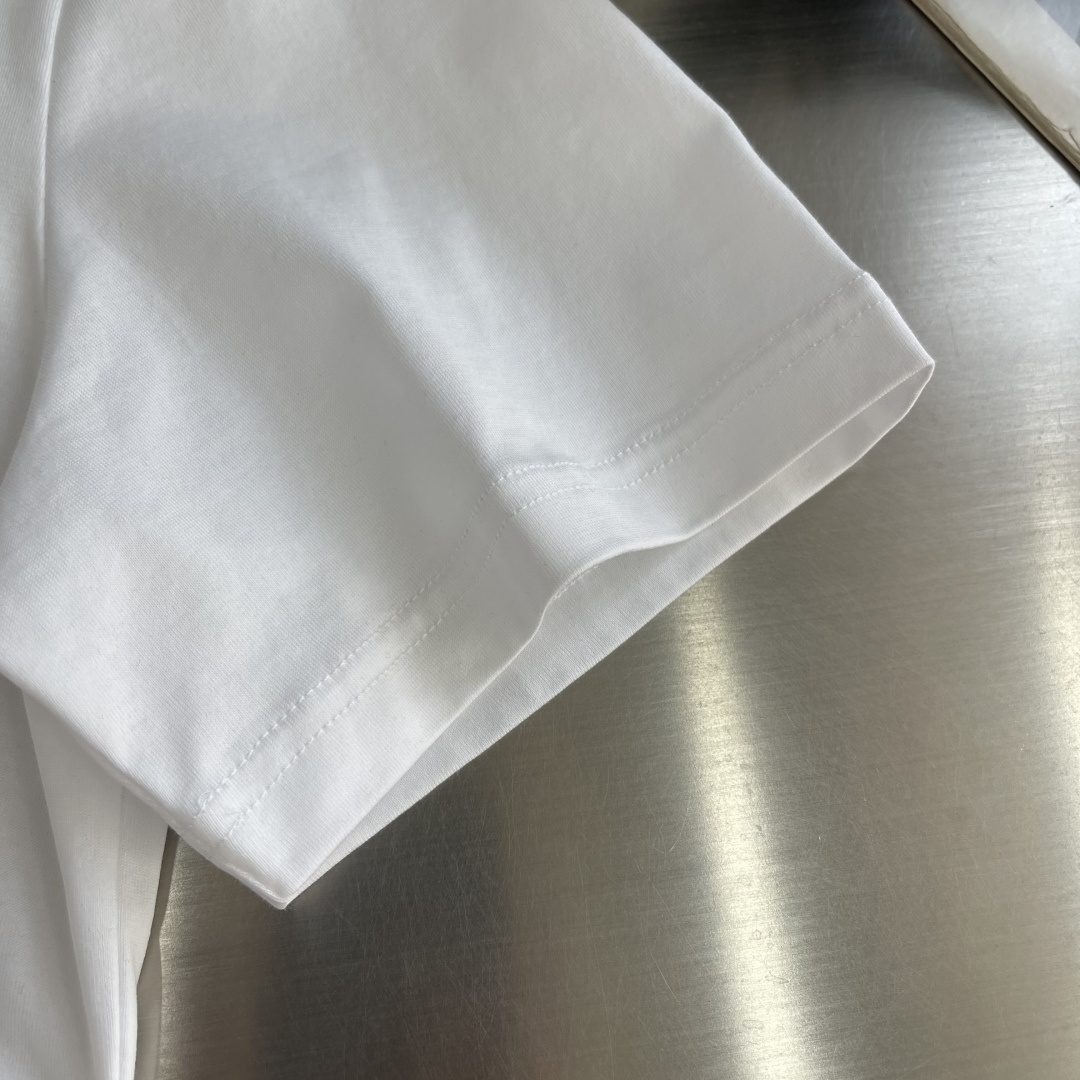 -LOEW 刺绣细节全棉T恤面料质感很好，亲肤感强，穿着舒适！码数：S-XXL肩宽4445474850胸