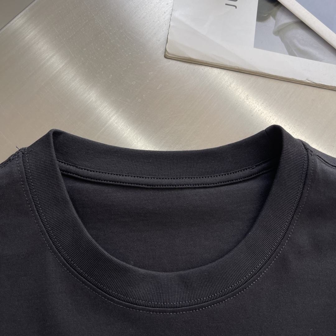 -LOEW 口袋刺绣细节全棉T恤面料质感很好舒适亲肤尺码:S-XXL肩宽4445474850胸围 101