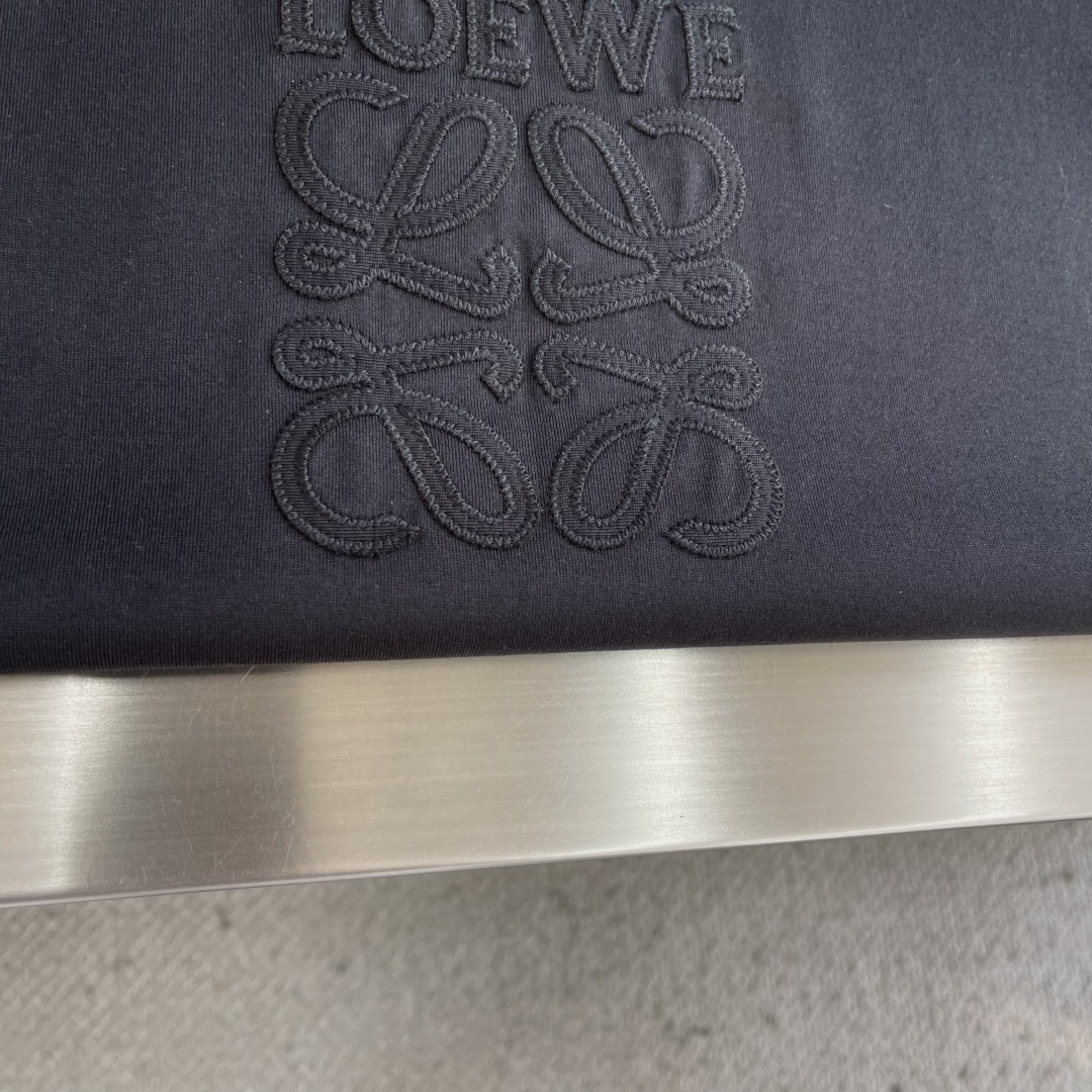 -LOEW 贴布刺绣细节全棉T恤面料质感很好，亲肤感强，穿着舒适！尺码:S-XXL肩宽444547485