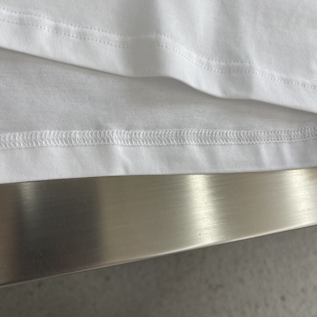 -LOEW 贴布刺绣细节全棉T恤面料质感很好，亲肤感强，穿着舒适！尺码:S-XXL肩宽444547485