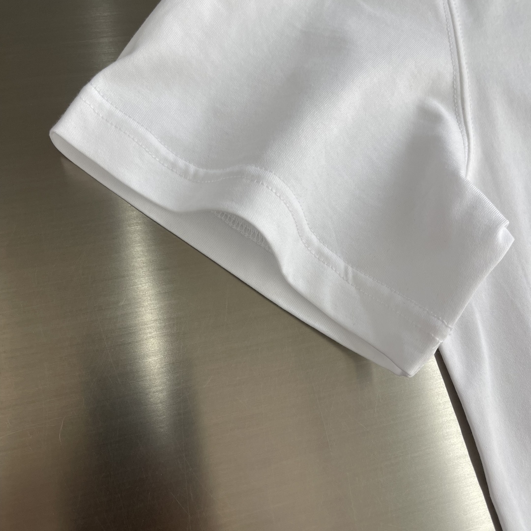 -LOEW 贴布刺绣细节全棉T恤面料质感很好，亲肤感强，穿着舒适！尺码:S-XXL肩宽444547485