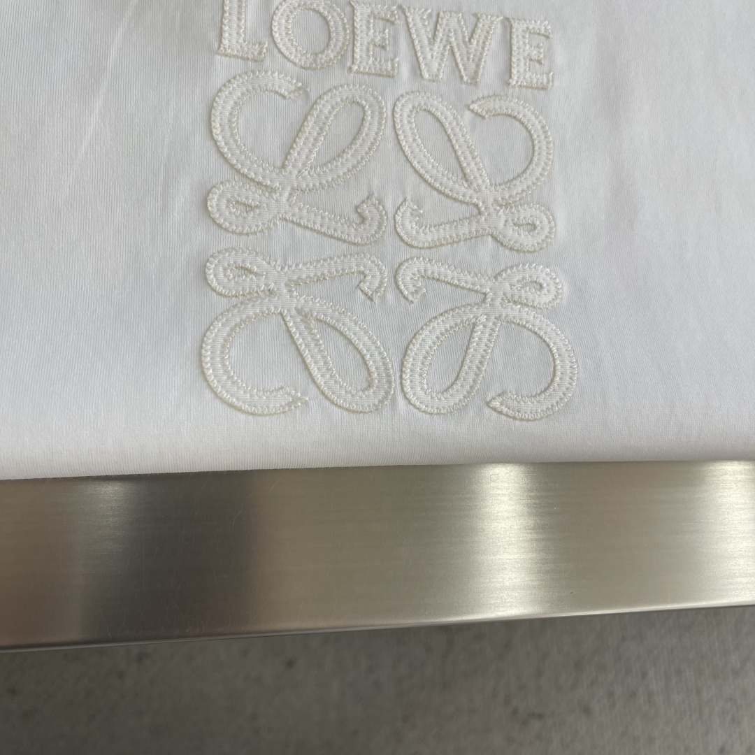 -LOEW 贴布刺绣细节全棉T恤面料质感很好，亲肤感强，穿着舒适！尺码:S-XXL肩宽444547485