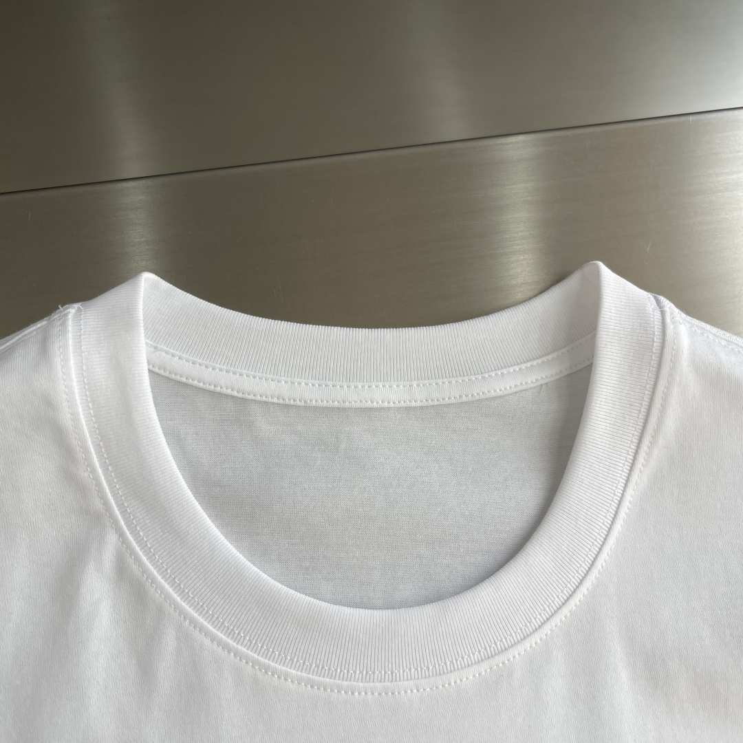 -LOEW 贴布刺绣细节全棉T恤面料质感很好，亲肤感强，穿着舒适！尺码:S-XXL肩宽444547485