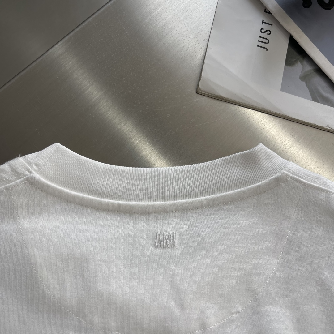 -Ami 刺绣细节全棉T恤厚款面料质感很好，亲肤感强，穿着舒适！尺码:S-XL肩宽50525355胸围 