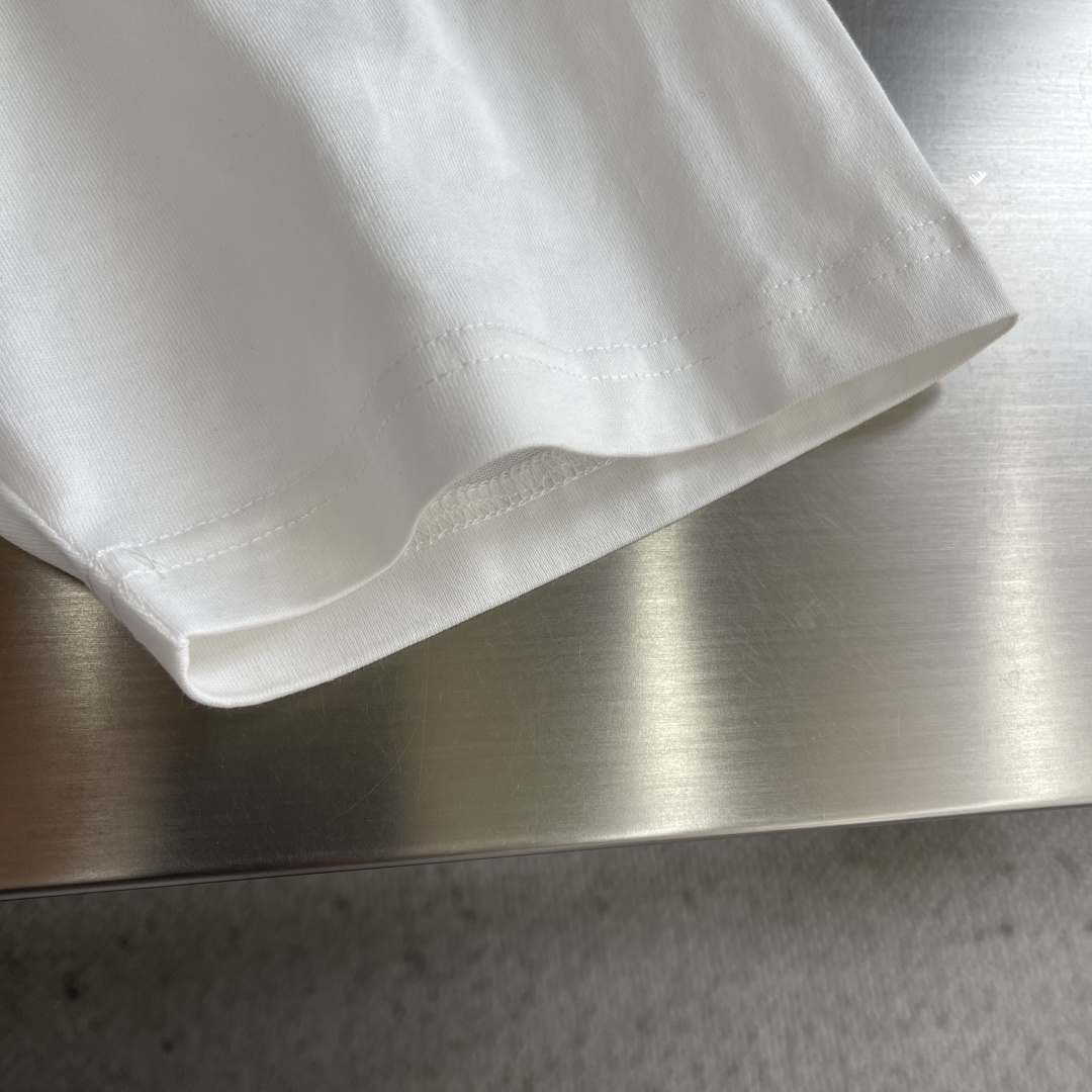 -Ami 刺绣细节全棉T恤厚款面料质感很好，亲肤感强，穿着舒适！尺码:S-XL肩宽50525355胸围 