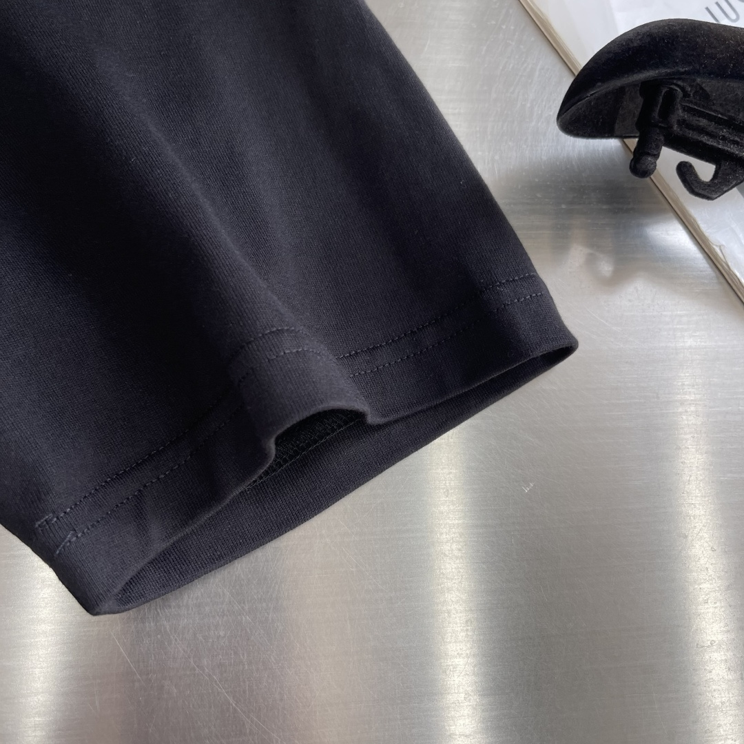 -MCQueen 印花细节全棉T恤厚款面料质感很好，亲肤感强，穿着舒适！尺码:S-XL肩宽5052535